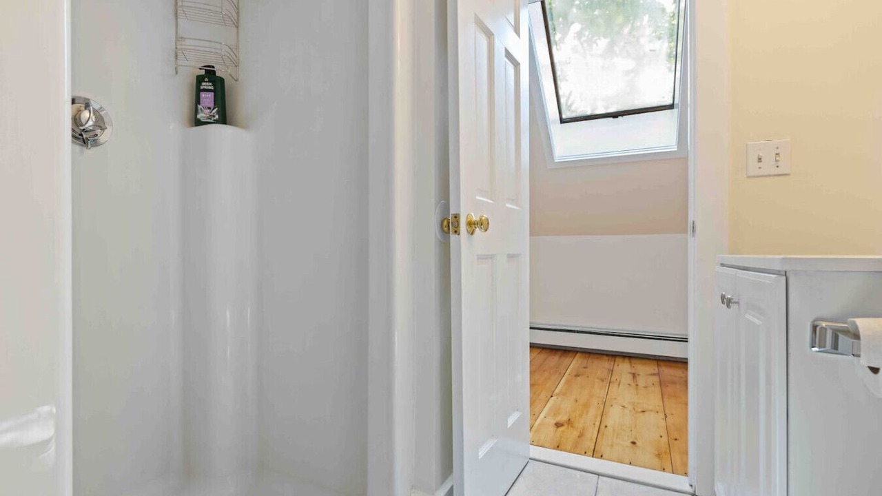 Photo of Bathroom in High Street Hill