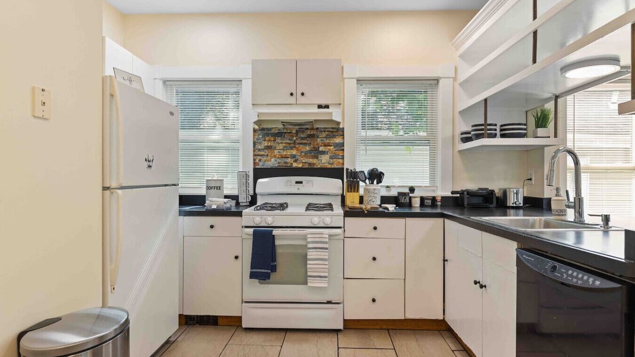 Photo of Kitchen in High Street Hill