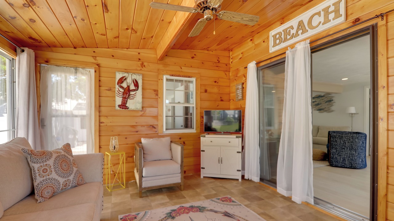Photo of Livingroom in West Yarmouth
