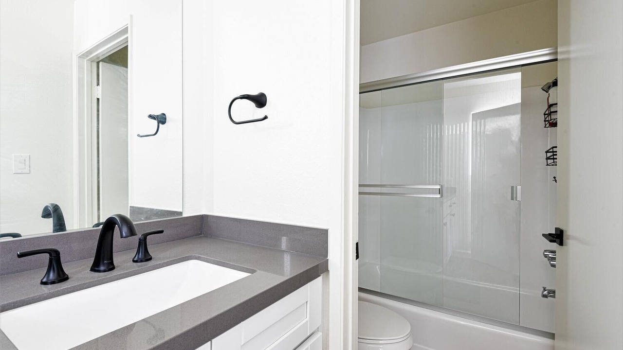 Photo of Bathroom in Oxnard Dunes