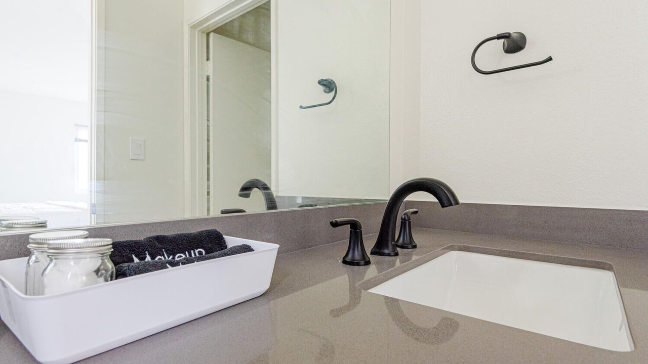 Photo of Bathroom in Oxnard Dunes