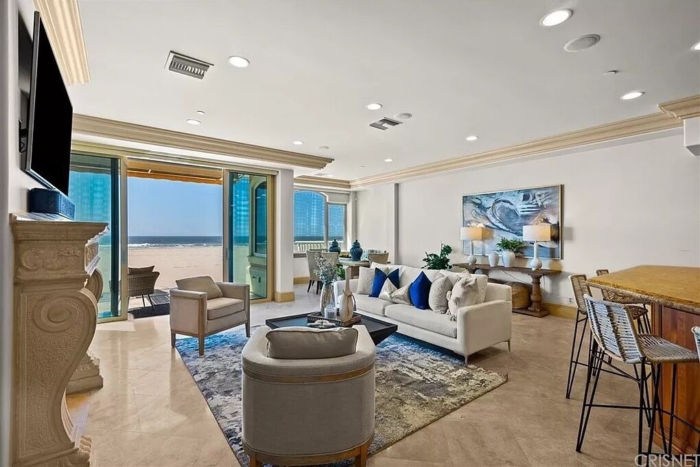 Photo of Livingroom in Oxnard Shores