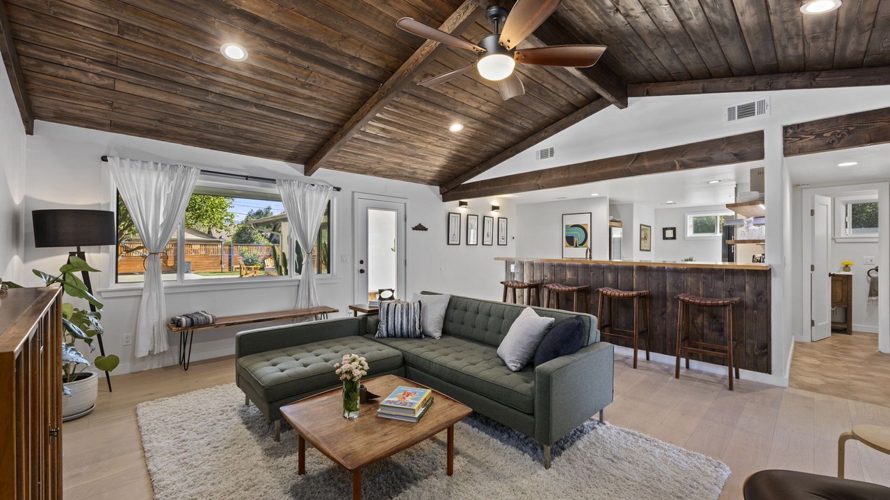 Photo of Livingroom in Meiners Oaks