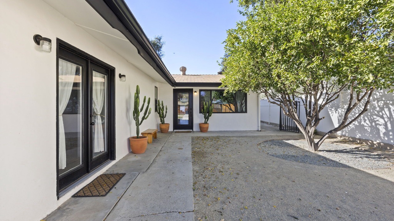 Photo of Outdoor in Meiners Oaks
