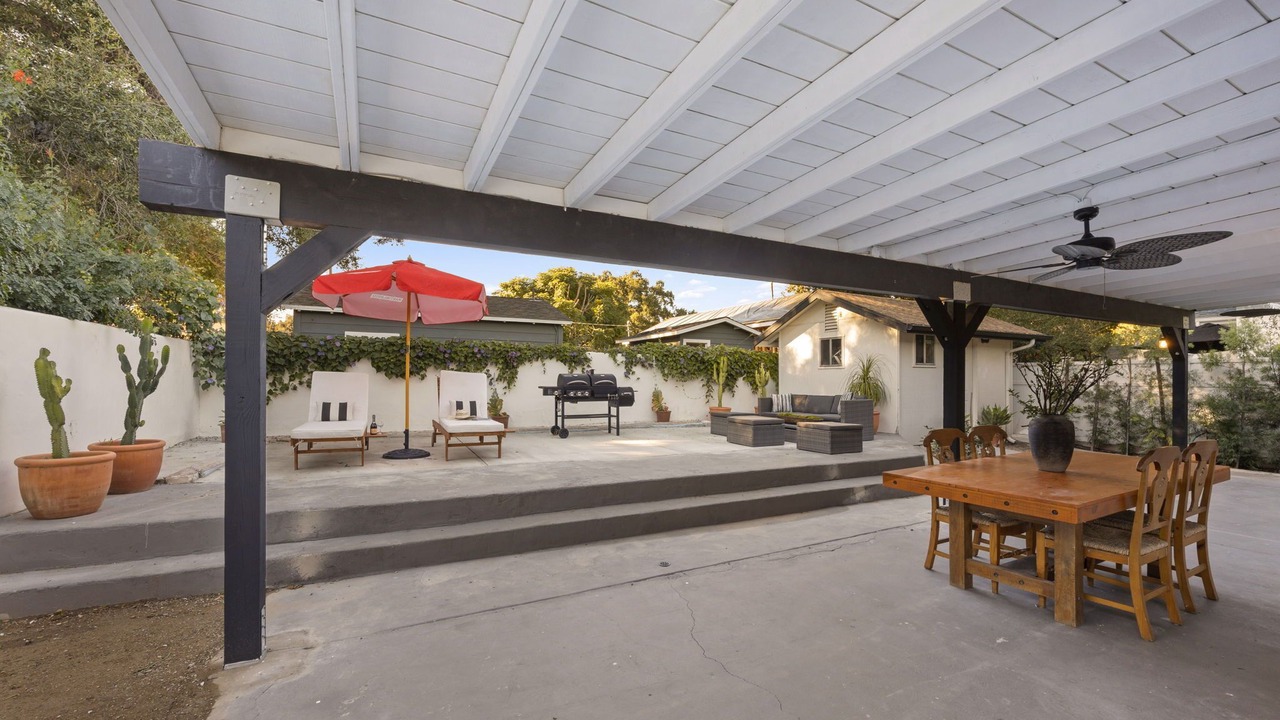 Photo of Outdoor in Meiners Oaks