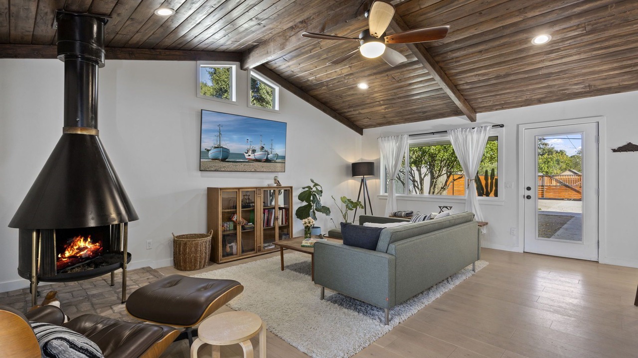Photo of Livingroom in Meiners Oaks