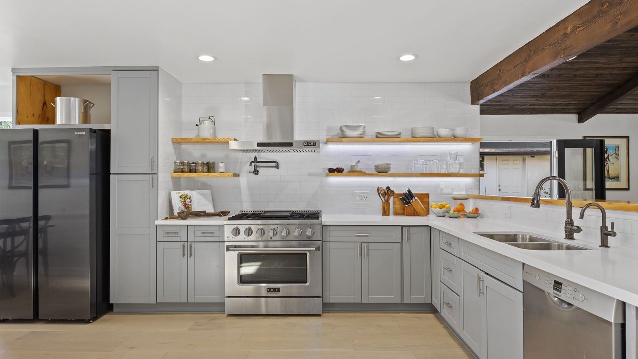 Photo of Kitchen in Meiners Oaks