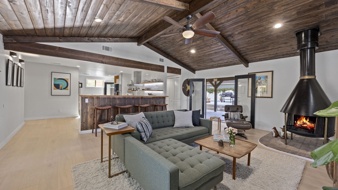 Photo of Livingroom in Meiners Oaks