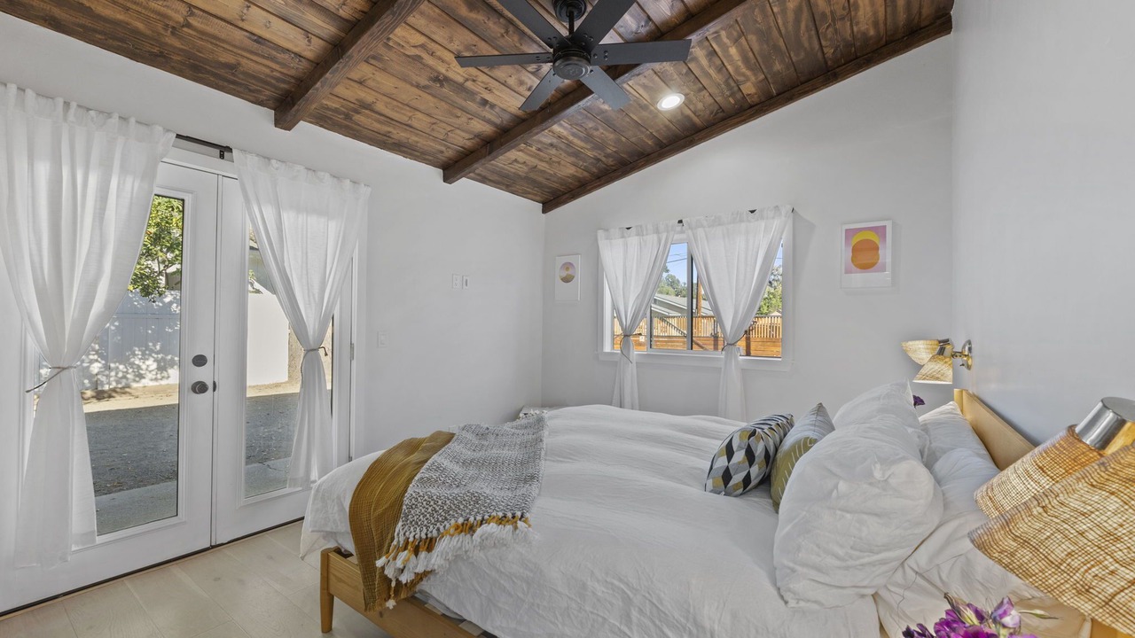 Photo of Bedroom in Meiners Oaks