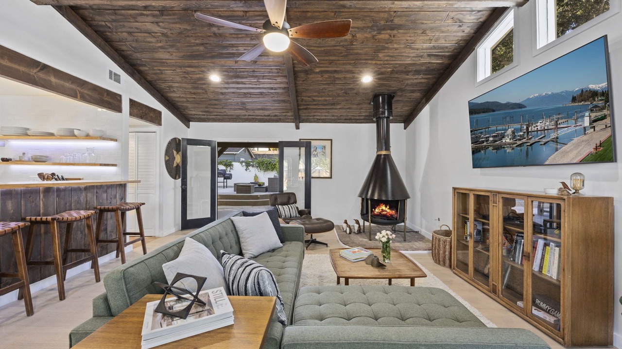 Photo of Livingroom in Meiners Oaks