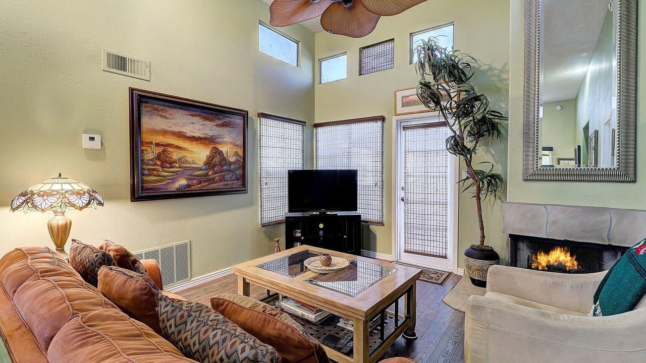 Photo of Livingroom in Central Scottsdale