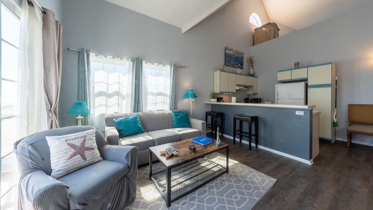 Photo of Livingroom in Oxnard Shores