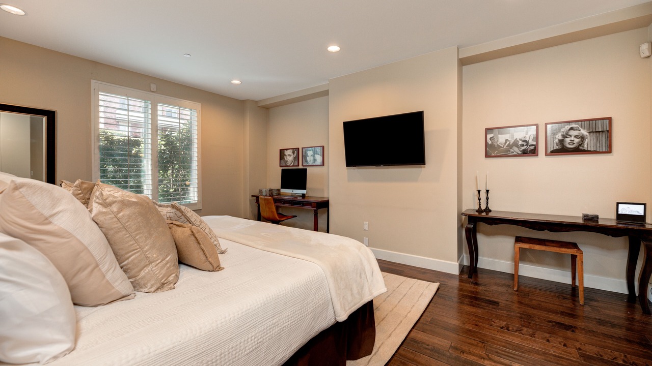Photo of Bedroom in Pico - Robertson