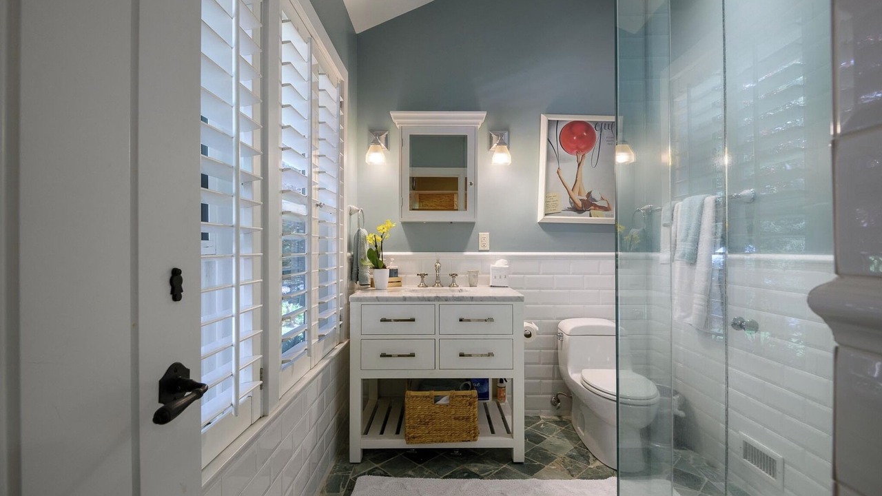 Photo of Bathroom in Toro Canyon