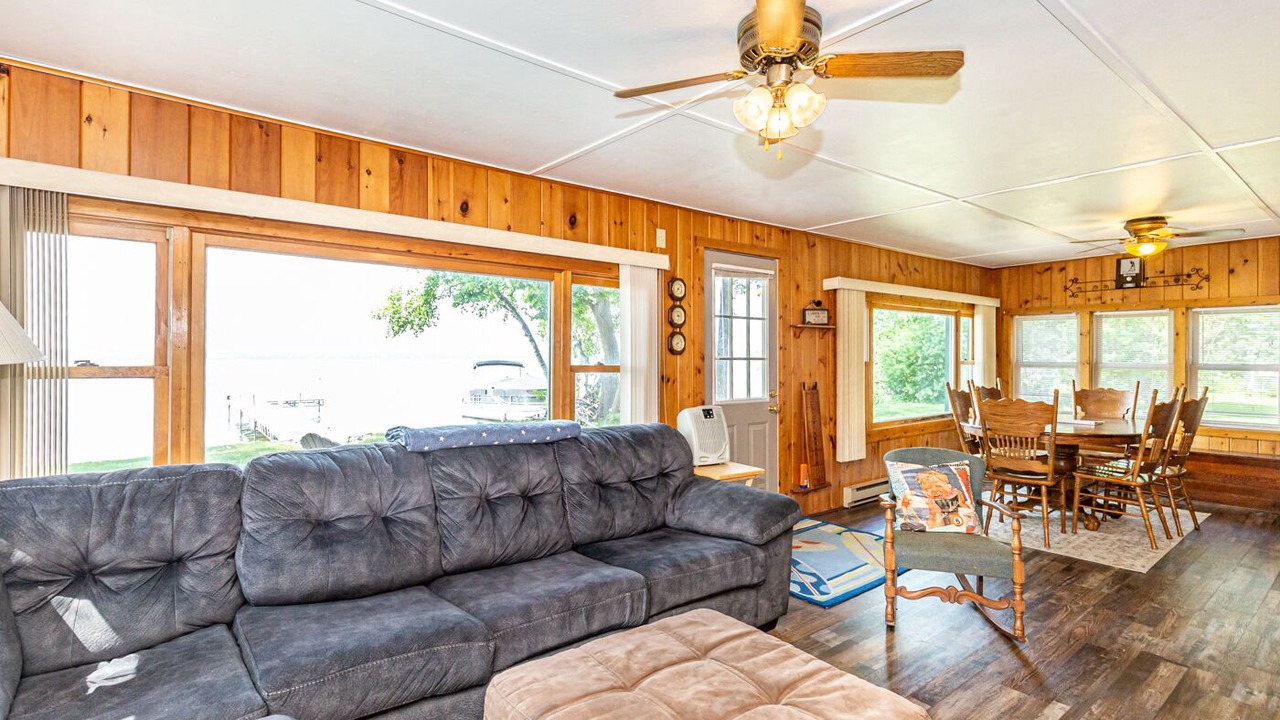 Photo of Livingroom in Detroit Lakes