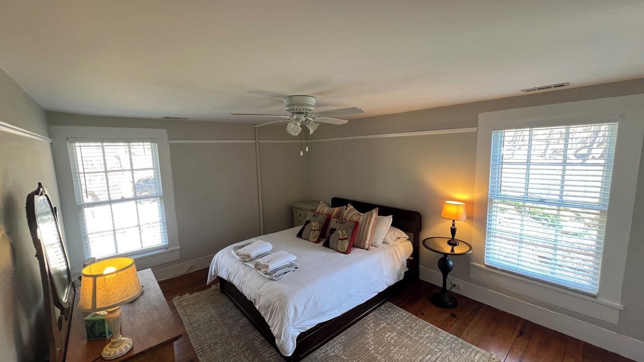 Photo of Bedroom in Bluemont