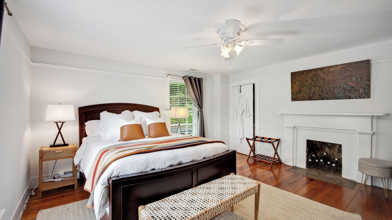 Photo of Bedroom in Bluemont
