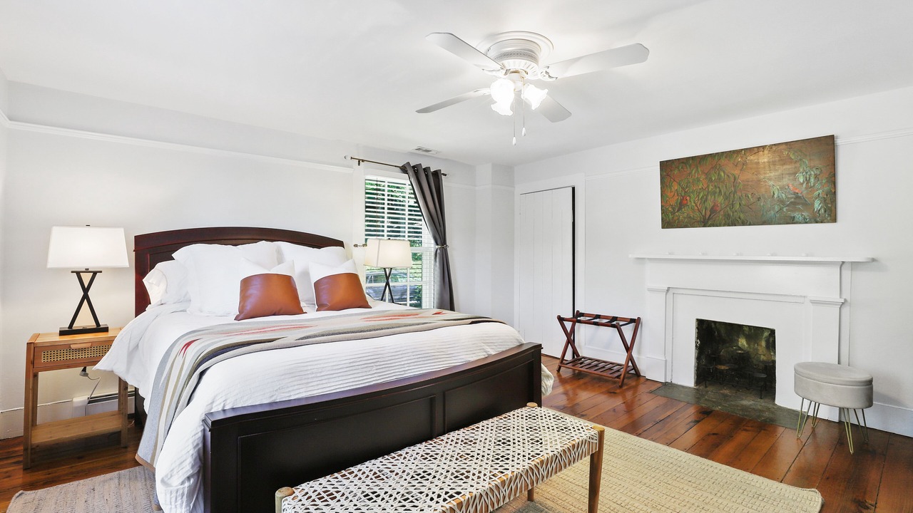 Photo of Bedroom in Bluemont