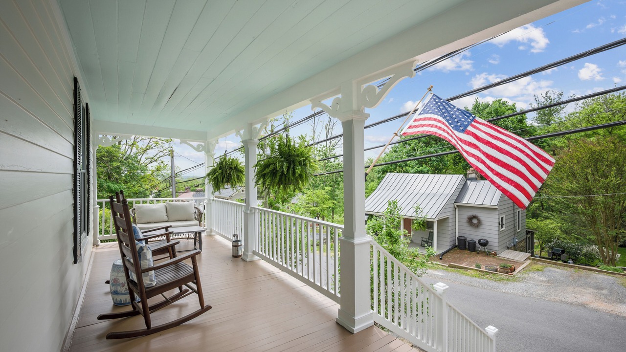 Photo of Patio Balcony in Bluemont