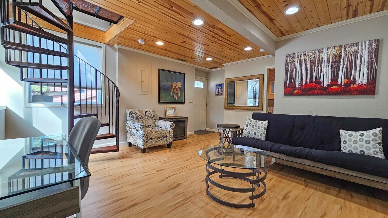 Photo of Livingroom in Hill City