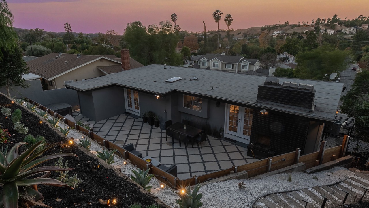 Photo of Outdoor in Woodland Hills
