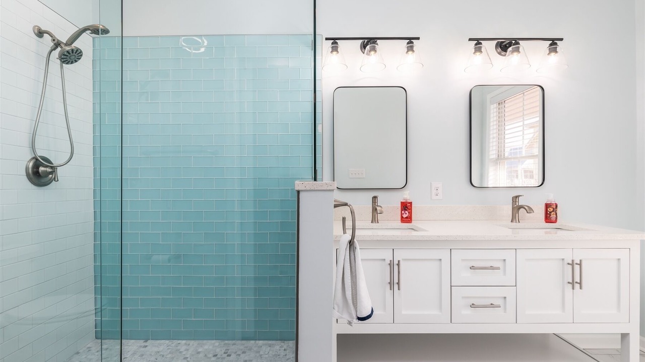 Photo of Bathroom in Sunset Island