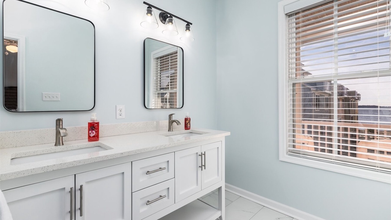 Photo of Bathroom in Sunset Island