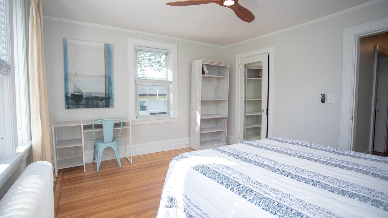 Photo of Bedroom in Top of the Hill