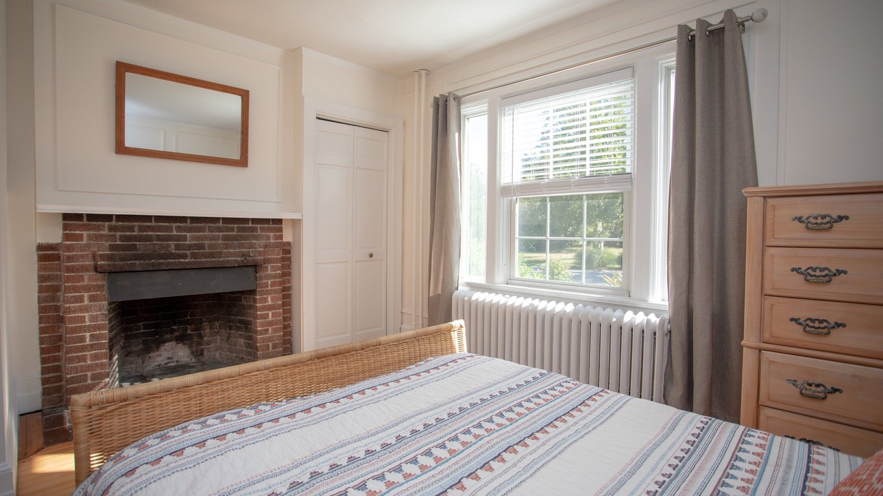 Photo of Bedroom in Top of the Hill