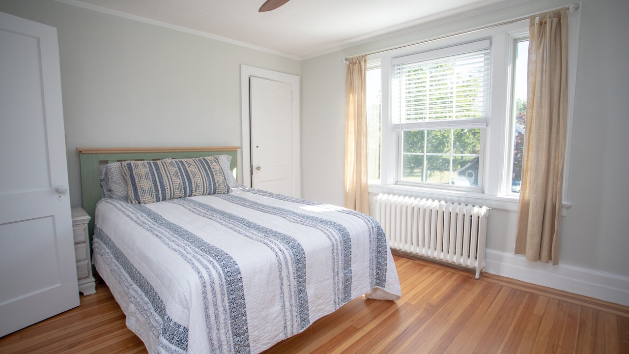 Photo of Bedroom in Top of the Hill
