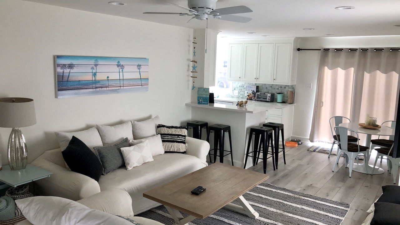 Photo of Livingroom in Pierpont Bay