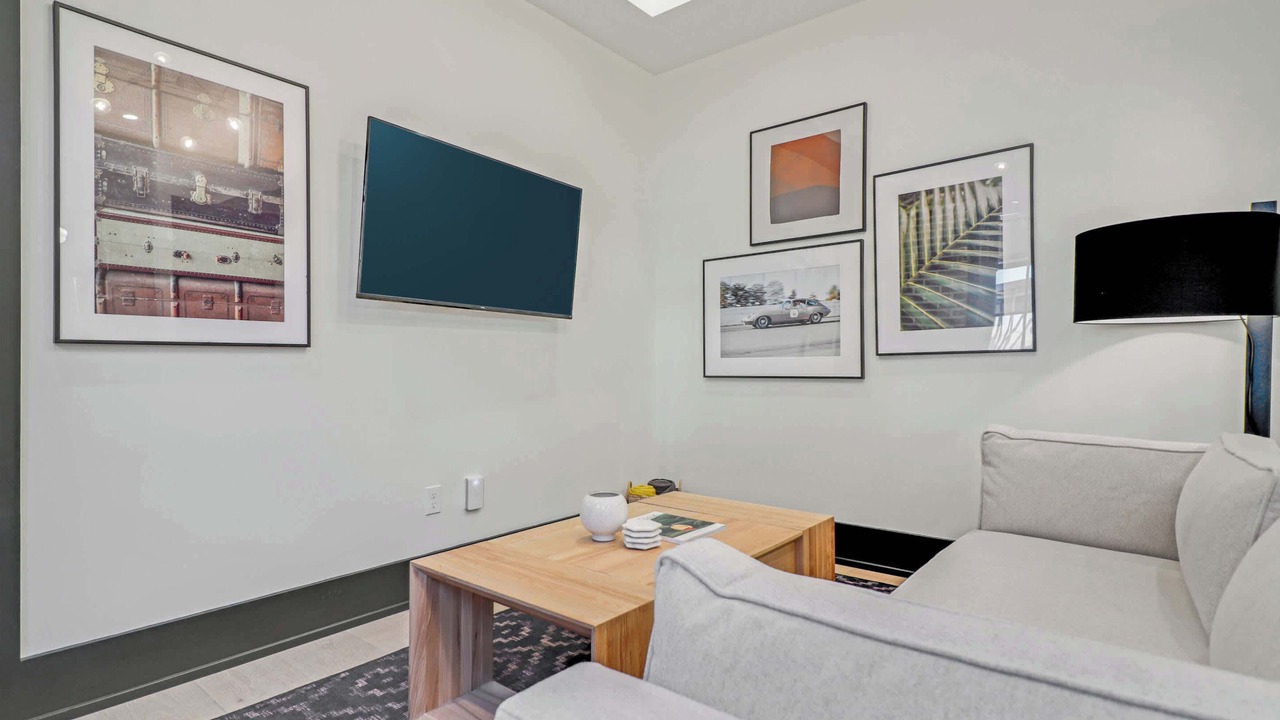 Photo of Livingroom in Arts/Warehouse District
