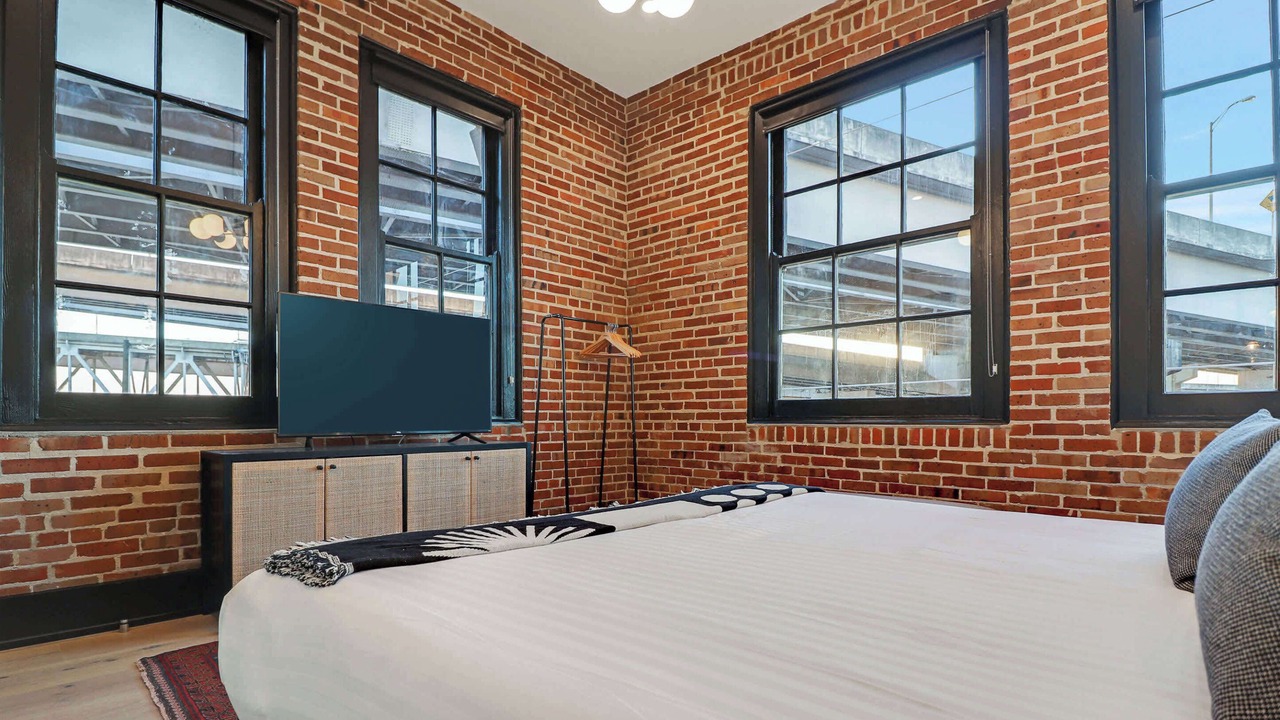 Photo of Bedroom in Arts/Warehouse District