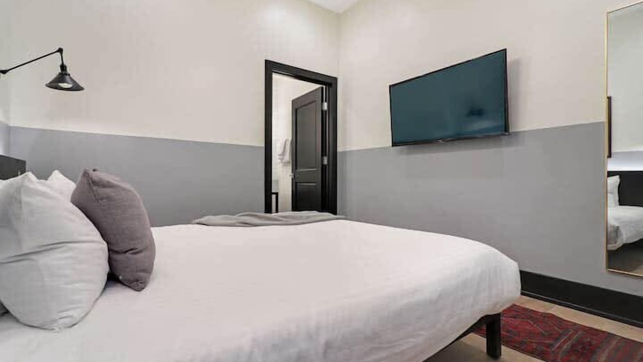 Photo of Bedroom in Arts/Warehouse District