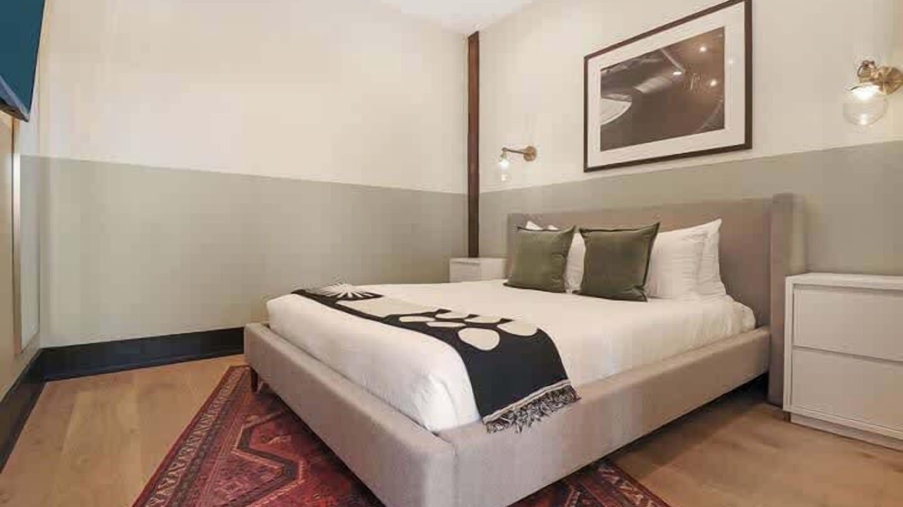 Photo of Bedroom in Arts/Warehouse District