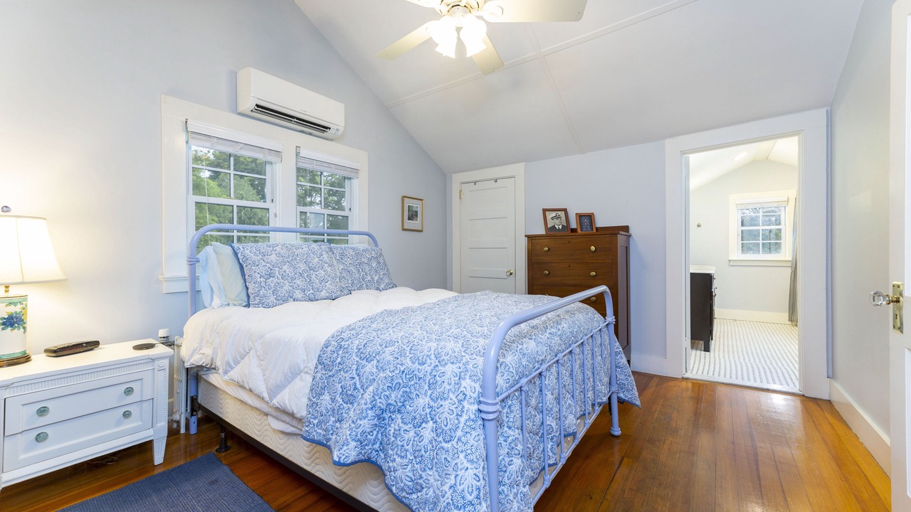 Photo of Bedroom in Jamestown