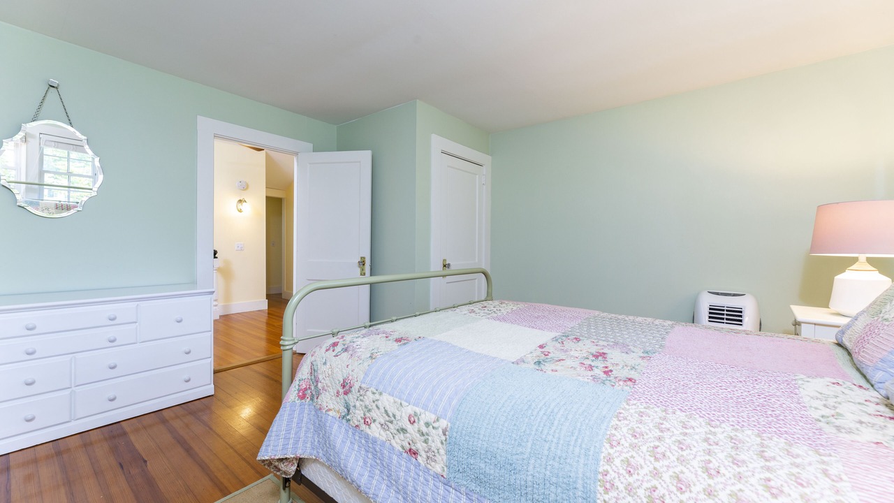 Photo of Bedroom in Jamestown