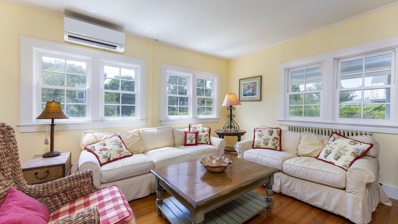 Photo of Livingroom in Jamestown