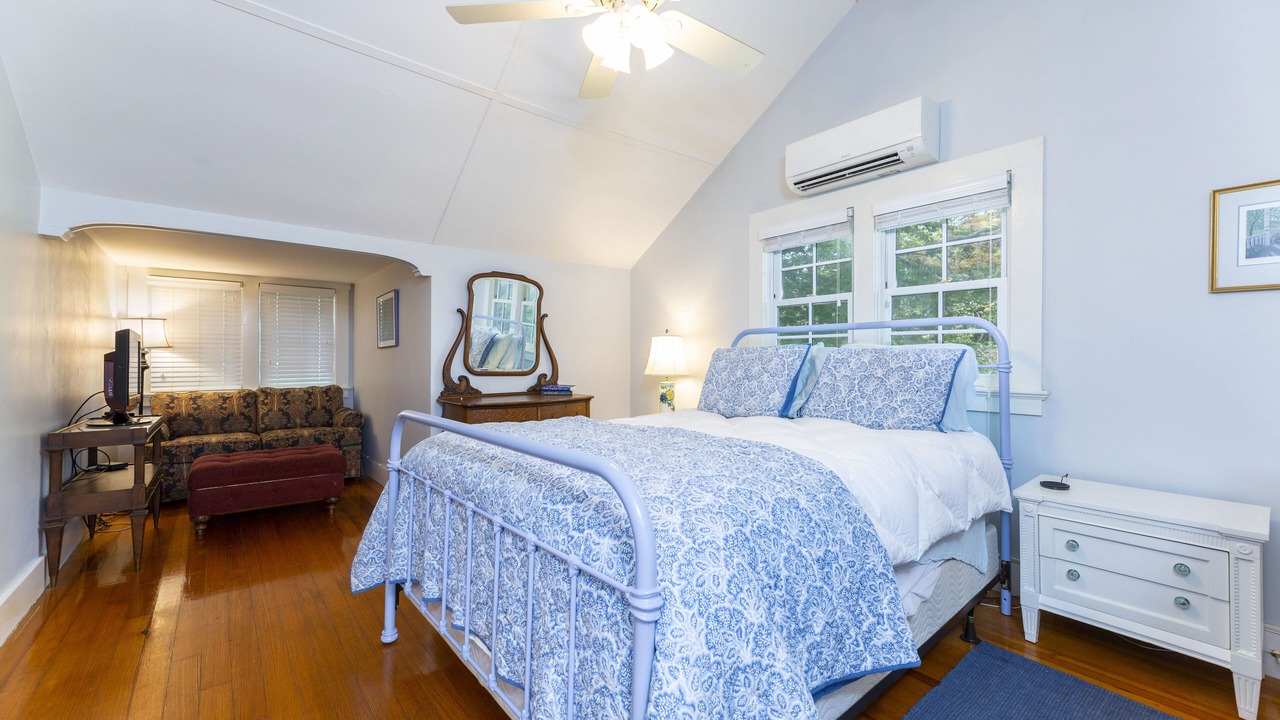 Photo of Bedroom in Jamestown