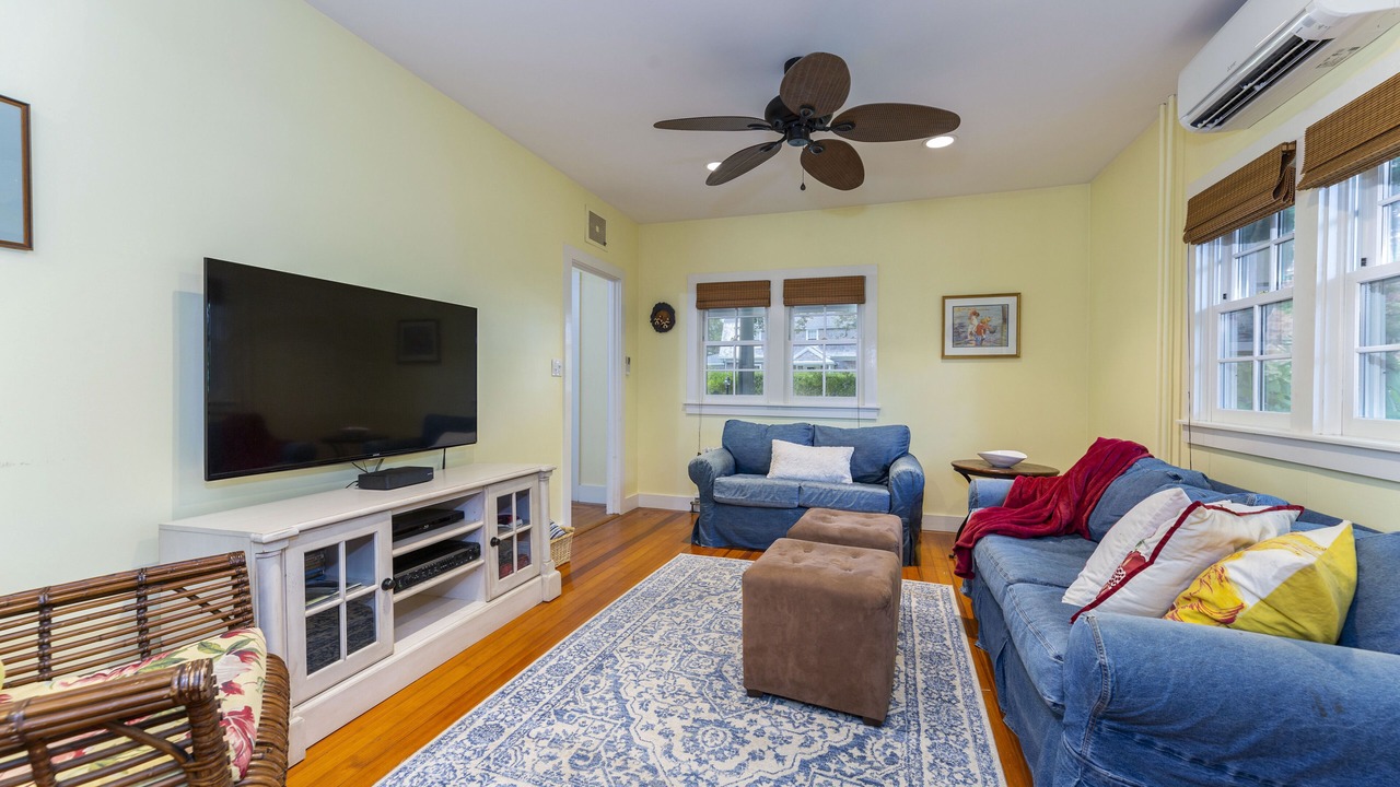 Photo of Livingroom in Jamestown