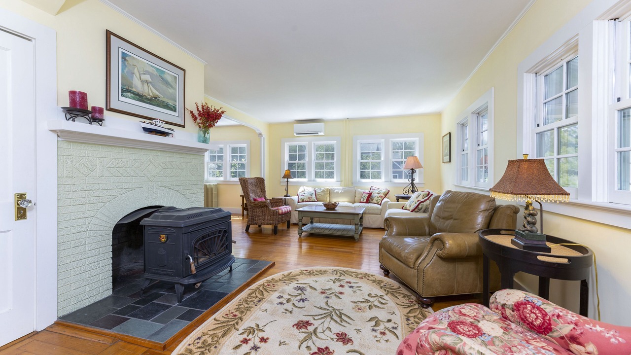 Photo of Livingroom in Jamestown