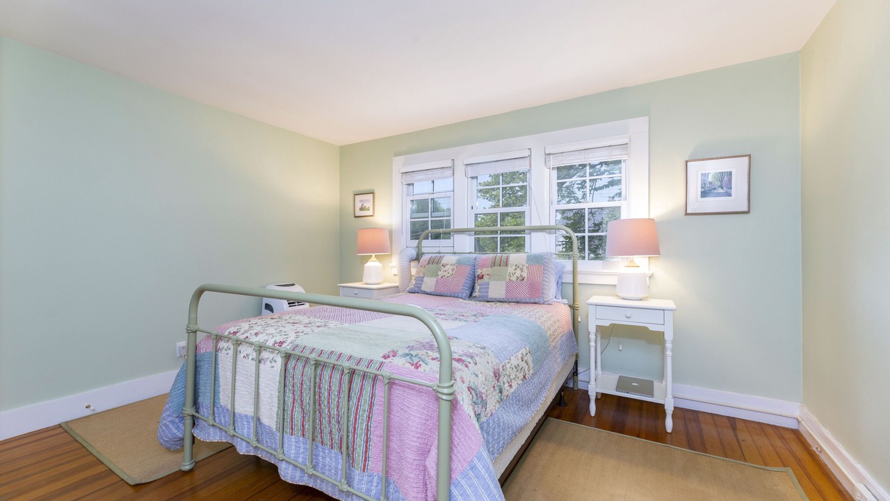 Photo of Bedroom in Jamestown