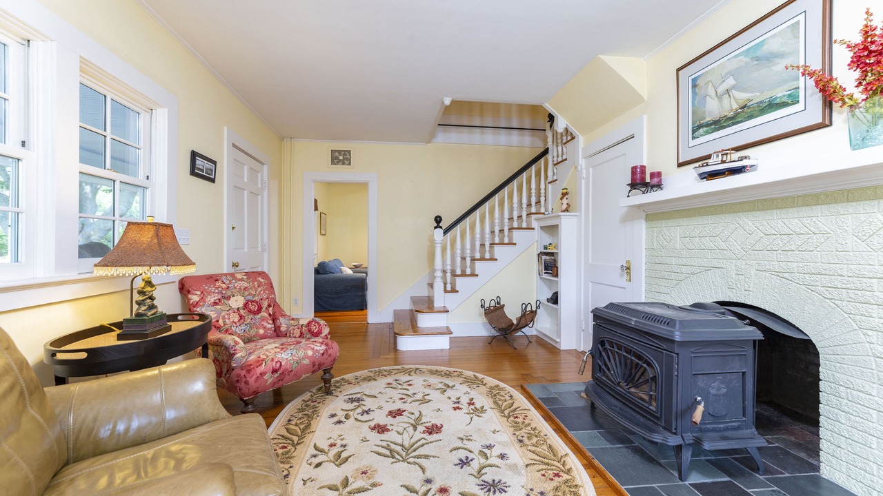 Photo of Livingroom in Jamestown