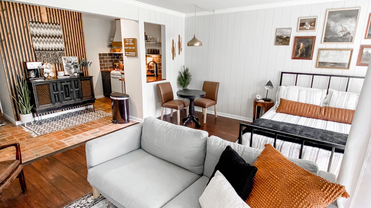 Photo of Livingroom in Daphne