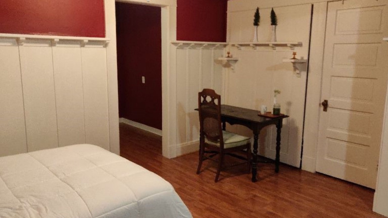 Photo of Bedroom in Oleander - Sunset