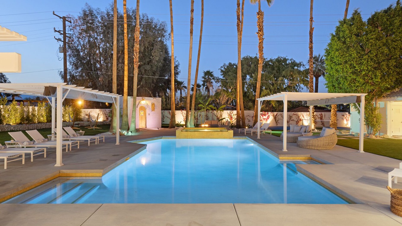 Photo of Outdoor in Racquet Club West