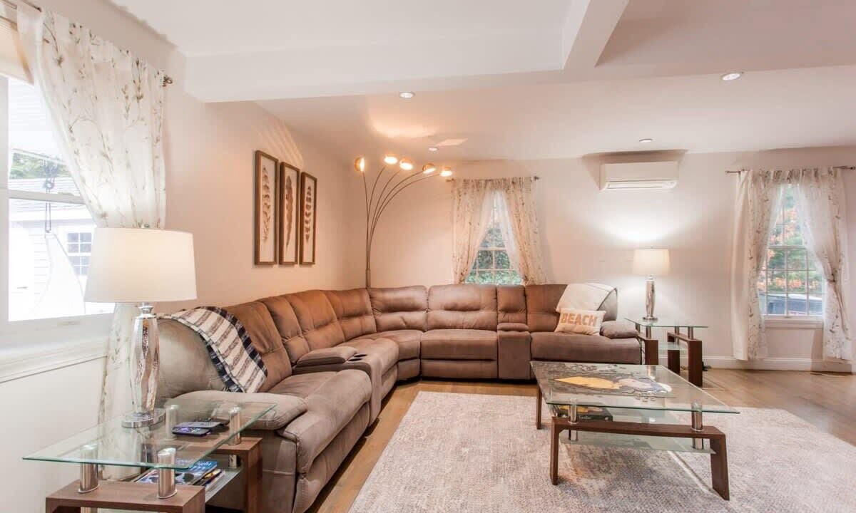 Photo of Livingroom in West Barnstable