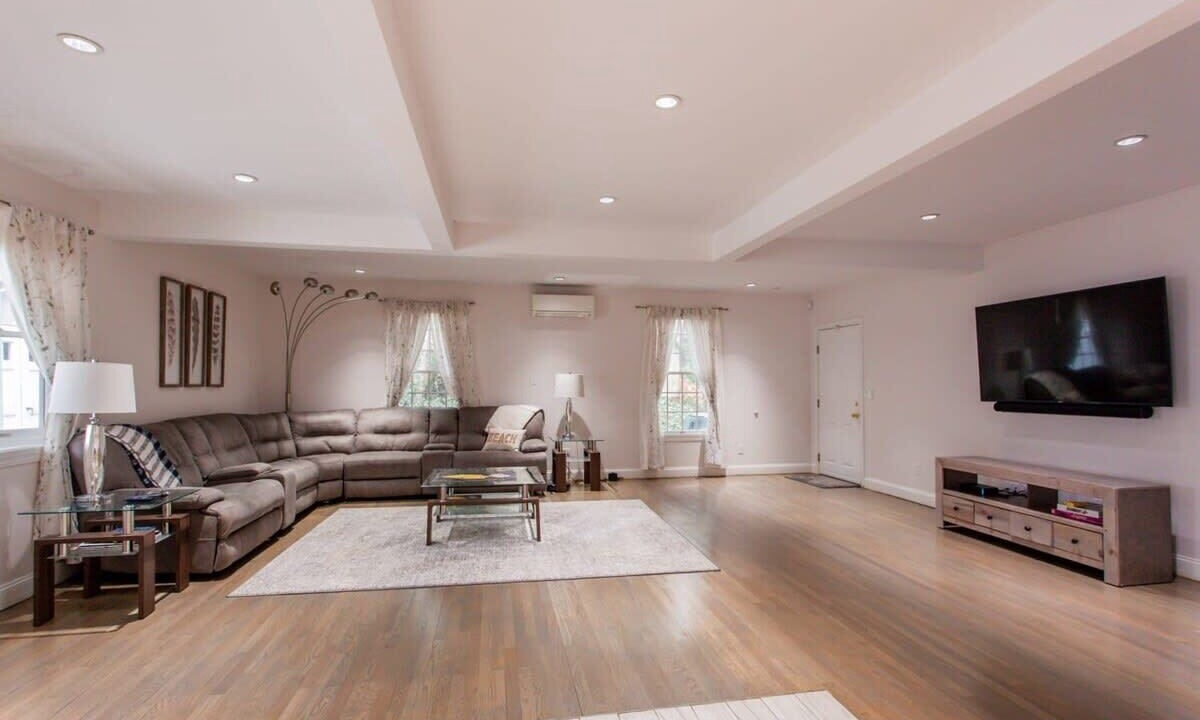 Photo of Livingroom in West Barnstable