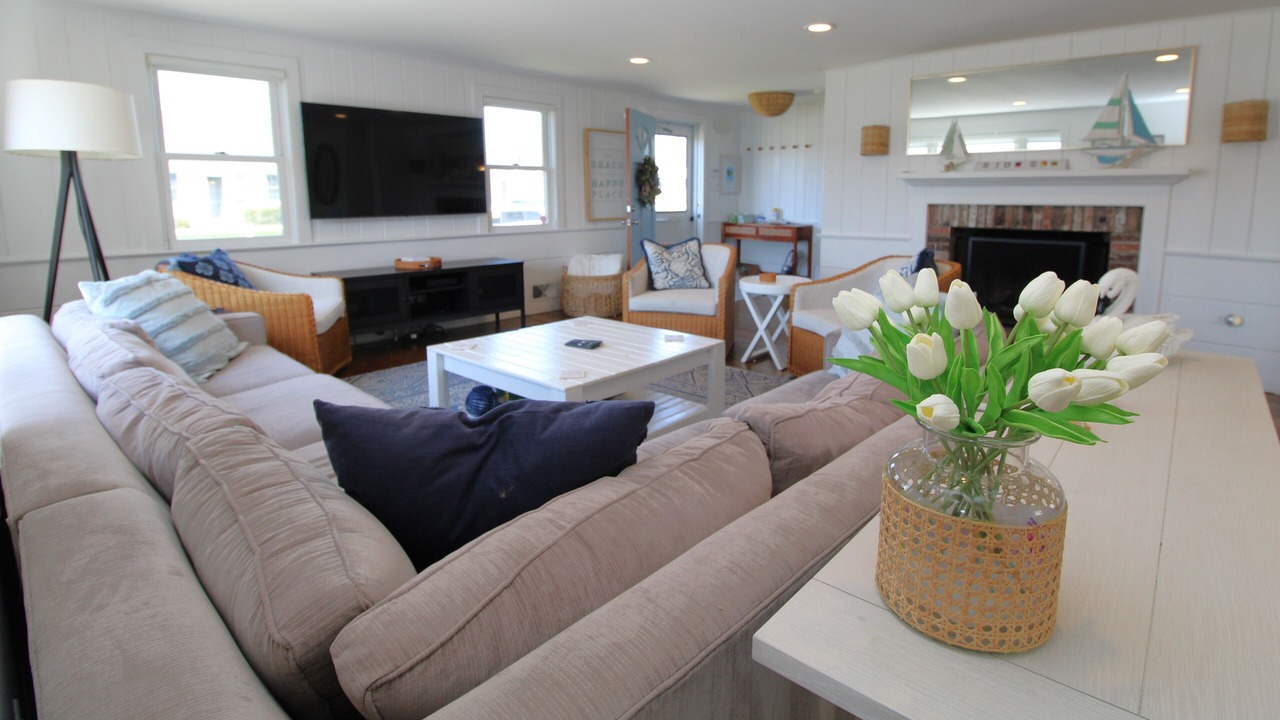 Photo of Livingroom in Mara Vista