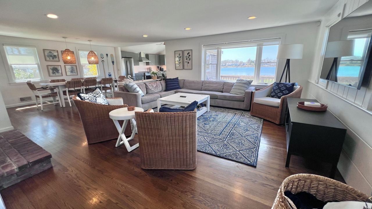 Photo of Livingroom in Mara Vista